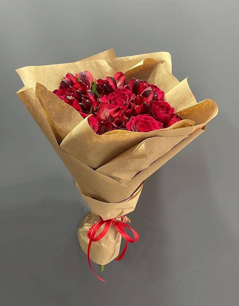 Букет цветов из: Альстромерии и Розы в Маме