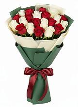 Букет Микс из красных и белых роз в Маме