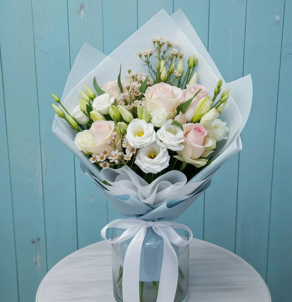 Букет цветов из: Розы и Лизиантусы в Маме