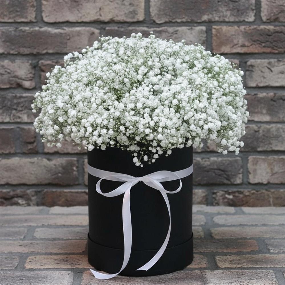 Цветочная композиция из Гипсофила в шляпной коробке в Маме