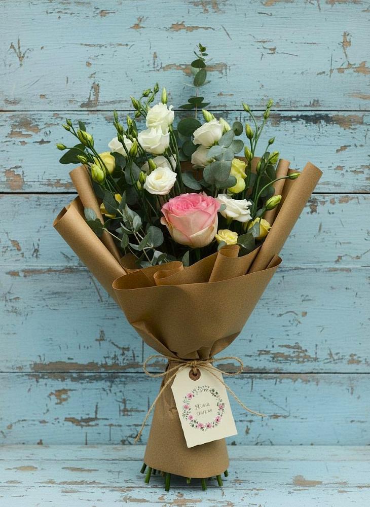 Букет цветов из: Розы и Лизиантусы в Маме