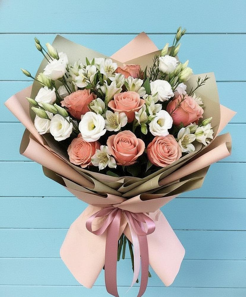 Букет цветов из: Розы, Альстромерии и Лизиантусы в Маме