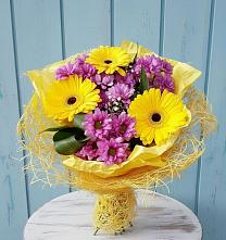 Букет цветов из:  Хризантемы и Герберы в Маме