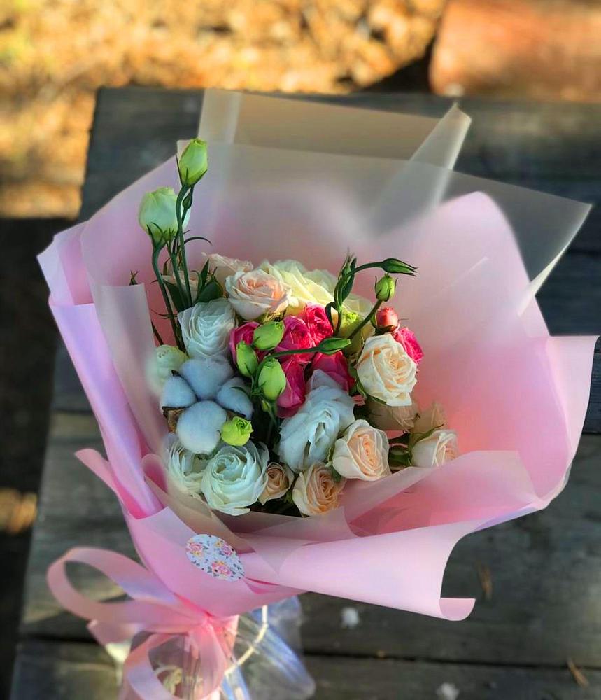 Букет цветов из: Розы и Лизиантусы в Маме