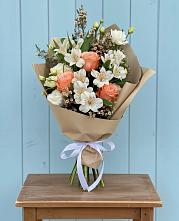Букет цветов из:  Альстромерии, Лизиантусы, Розы и Хризантемы в Маме