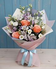 Букет цветов из:  Лизиантусы, Розы, Альстромерии и Гипсофила в Маме