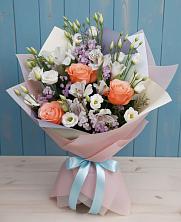 Букет цветов из:  Лизиантусы, Розы, Альстромерии и Гипсофила в Маме