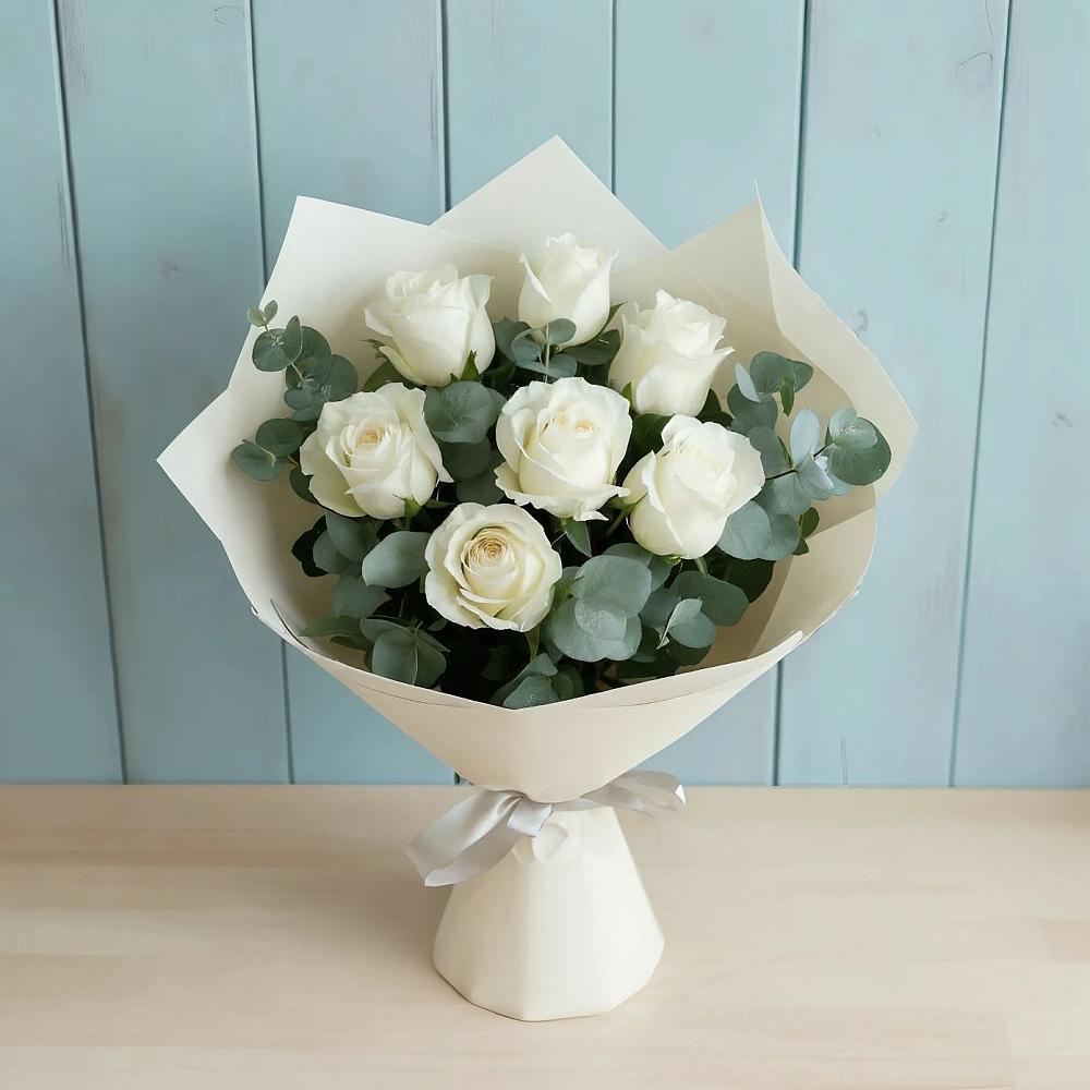 Букет Белые розы в Эвкалипте в Маме