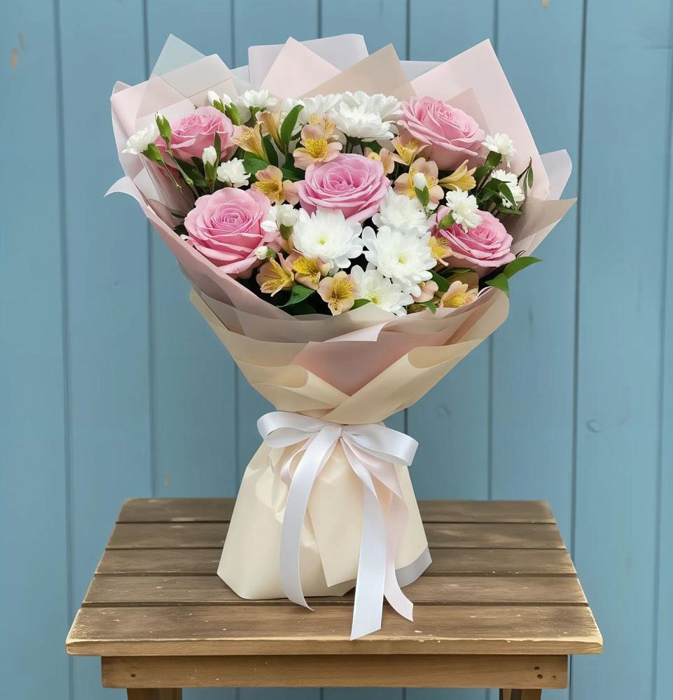 Букет цветов из: Гвоздики, Орхидеи и Розы в Маме