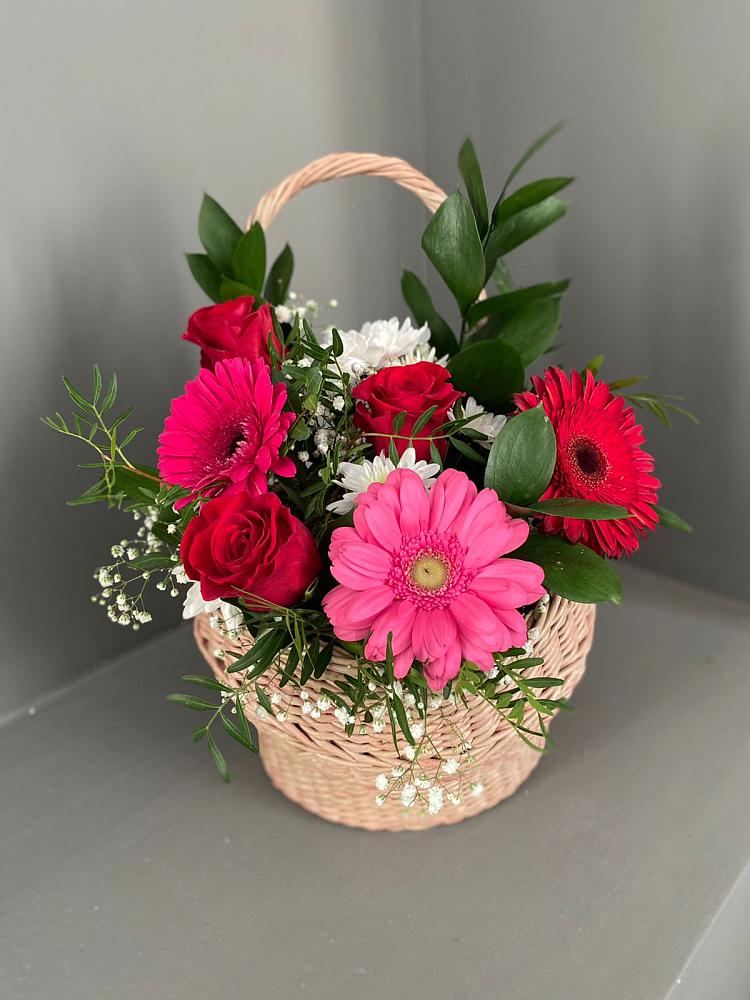 Цветочная композиция из Розы, Хризантемы и Герберы в корзине в Маме