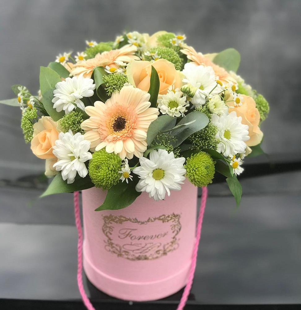 Цветочная композиция из Розы, Герберы и Хризантемы в шляпной коробке в Маме