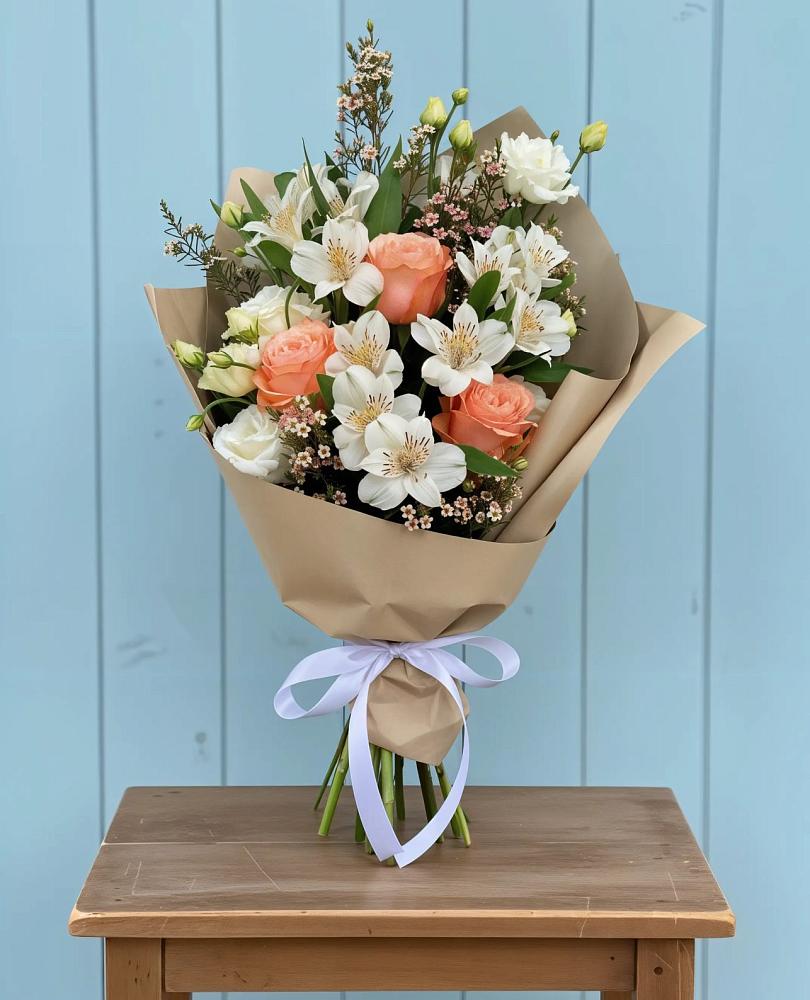 Букет цветов из: Альстромерии, Лизиантусы, Розы и Хризантемы в Маме