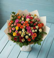 Букет Микс из разноцветных кустовых роз в Маме