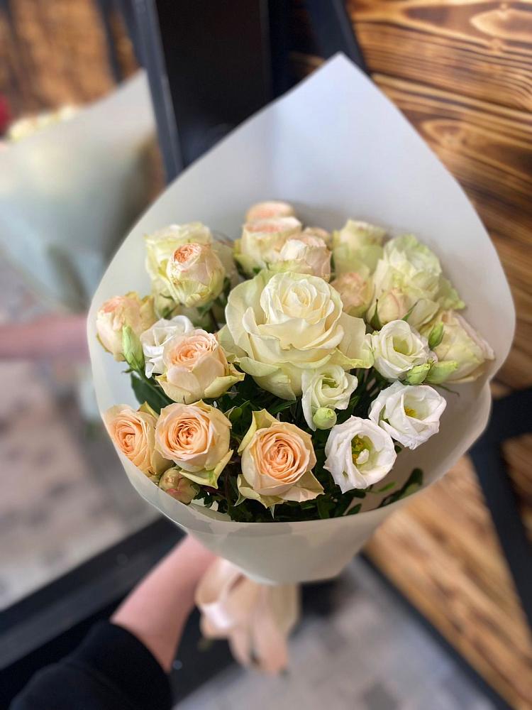 Букет цветов из: Розы и Лизиантусы в Маме